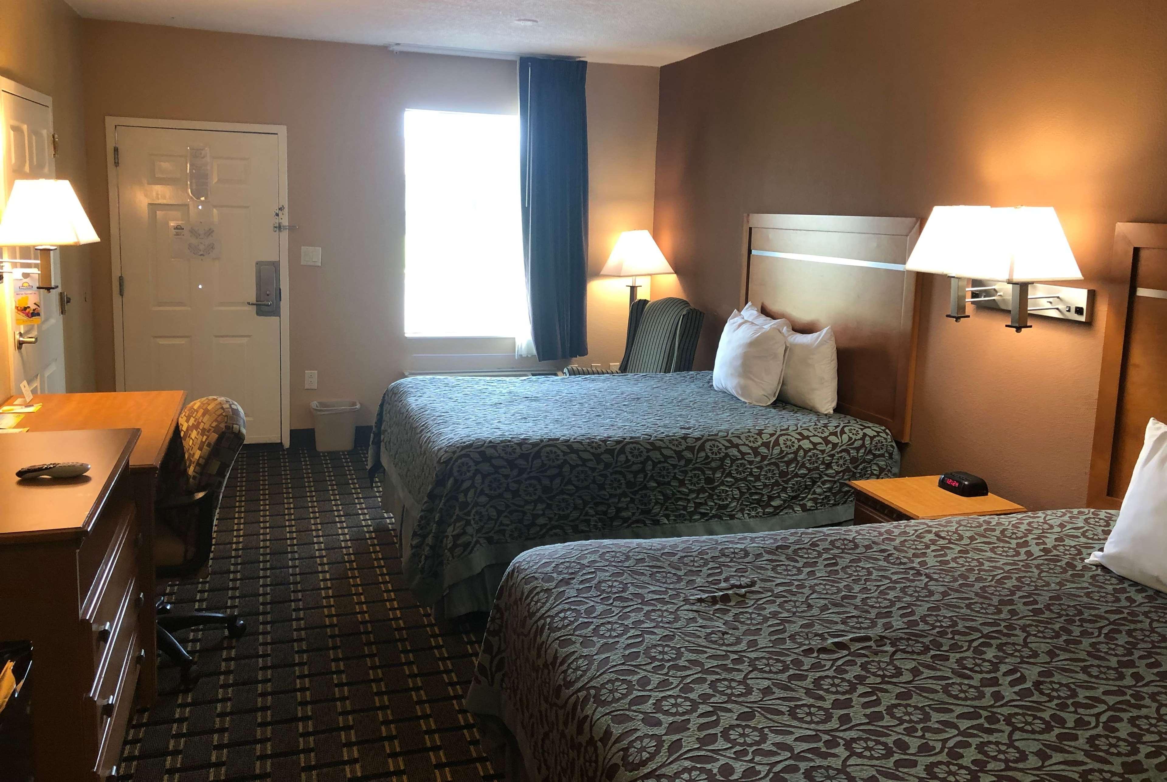 Days Inn By Wyndham Columbus Extérieur photo